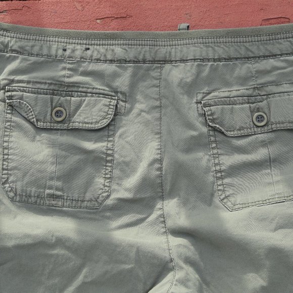 Roz & Ali military Green Cargo style womens shorts, Drawstring top, 22W~… - Picture 6 of 6